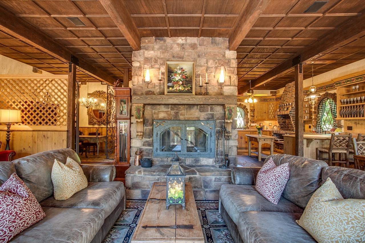 Storybook Riverside Inn Leavenworth Esterno foto