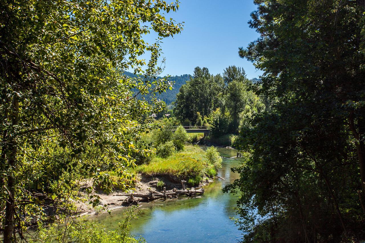 Storybook Riverside Inn Leavenworth Esterno foto